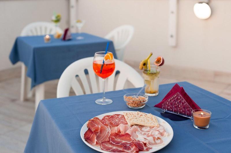 Regina Hotel E Ristorante Punta Marina Exteriör bild