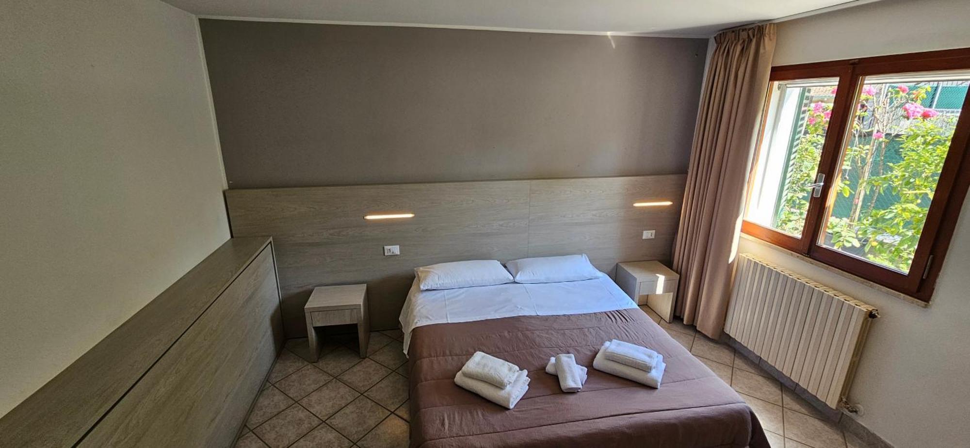 Regina Hotel E Ristorante Punta Marina Exteriör bild