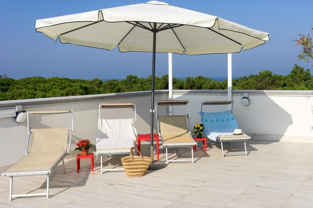 Regina Hotel E Ristorante Punta Marina Exteriör bild