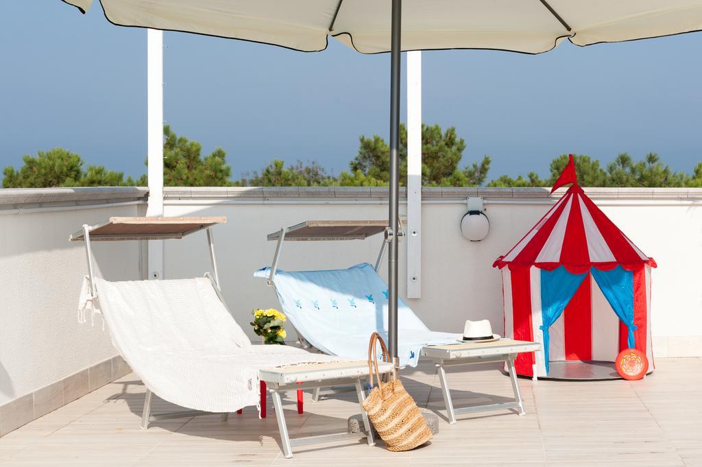 Regina Hotel E Ristorante Punta Marina Exteriör bild