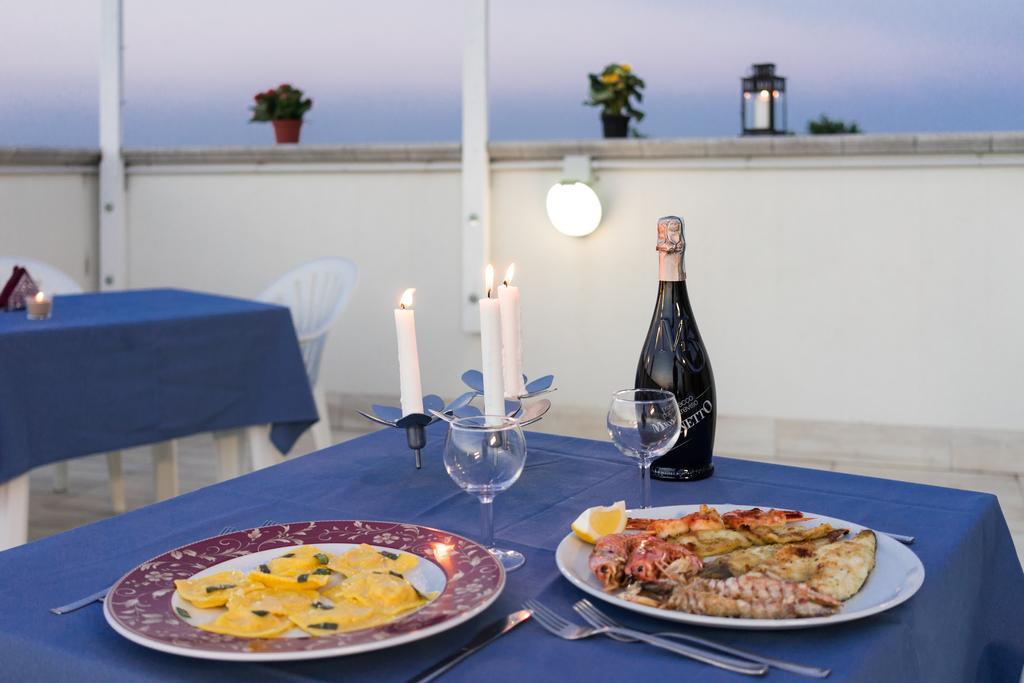 Regina Hotel E Ristorante Punta Marina Exteriör bild