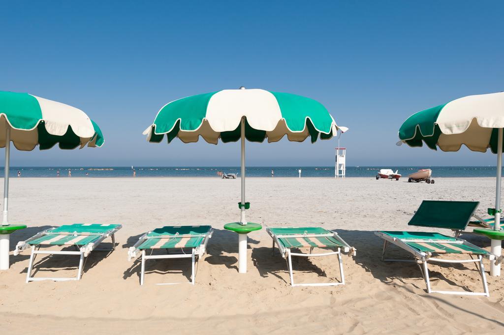 Regina Hotel E Ristorante Punta Marina Exteriör bild