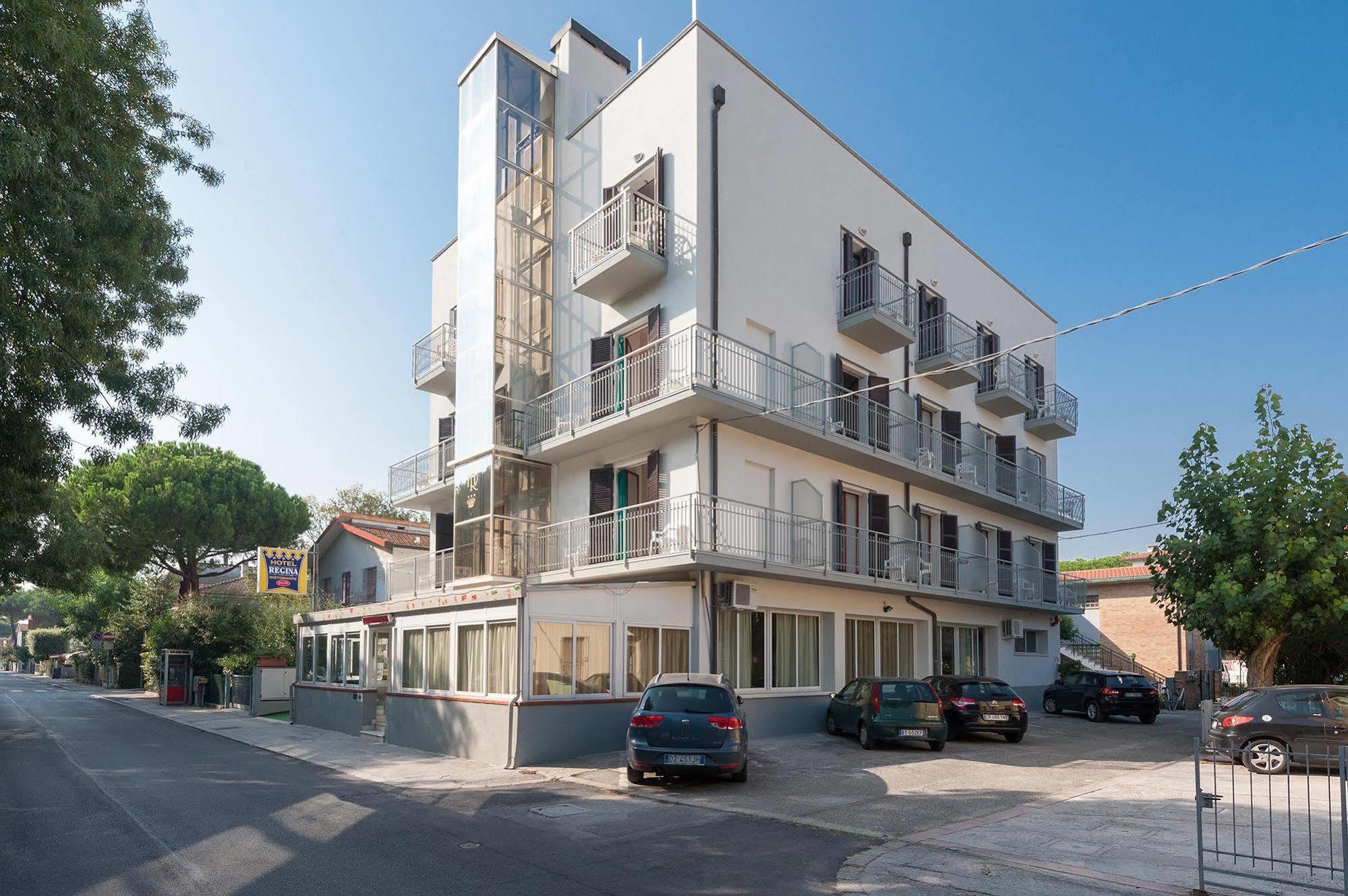 Regina Hotel E Ristorante Punta Marina Exteriör bild